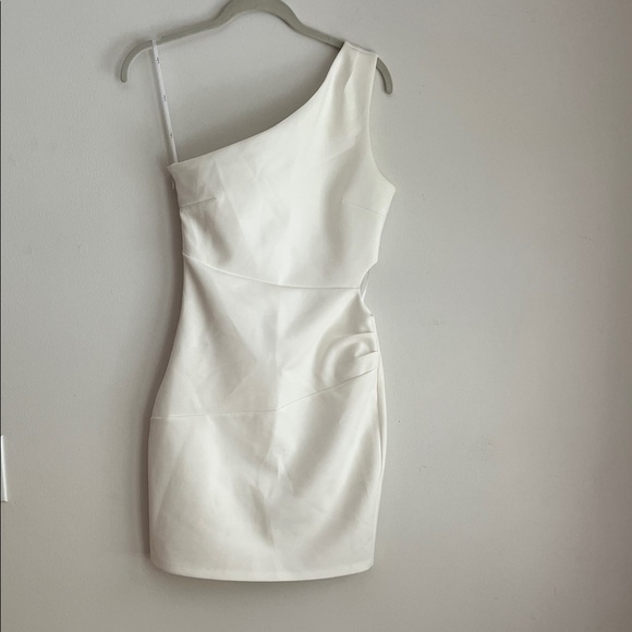 Lulu's Chic One-Shoulder White Dress Sz sm fully lined bin Z - Picture 3 of 8
